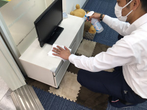 キッズスペースの消毒